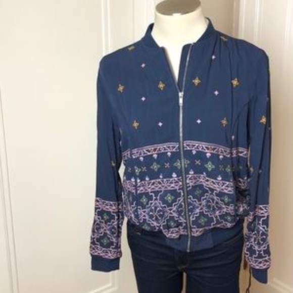 NWOT Embroidered Bomber Jacket - Picture 9 of 9